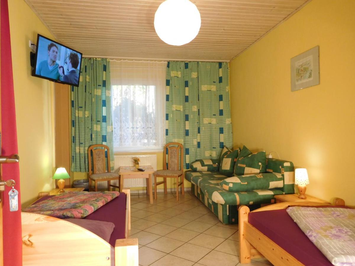 Hostel Waldhaus Am Ferienpark Mirow -Zimmer Du Wc 外观 照片