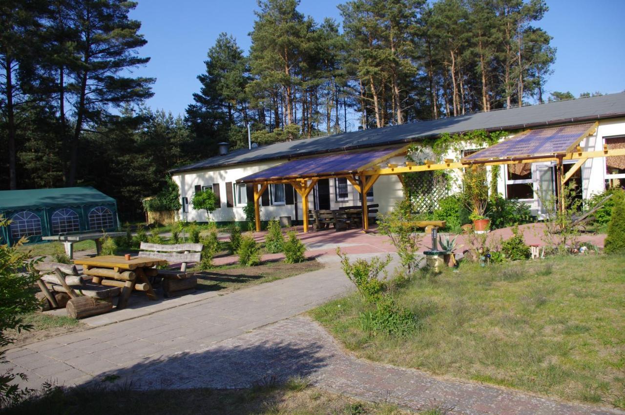 Hostel Waldhaus Am Ferienpark Mirow -Zimmer Du Wc 外观 照片
