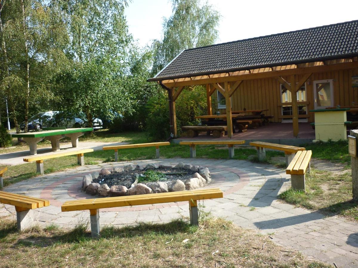 Hostel Waldhaus Am Ferienpark Mirow -Zimmer Du Wc 外观 照片