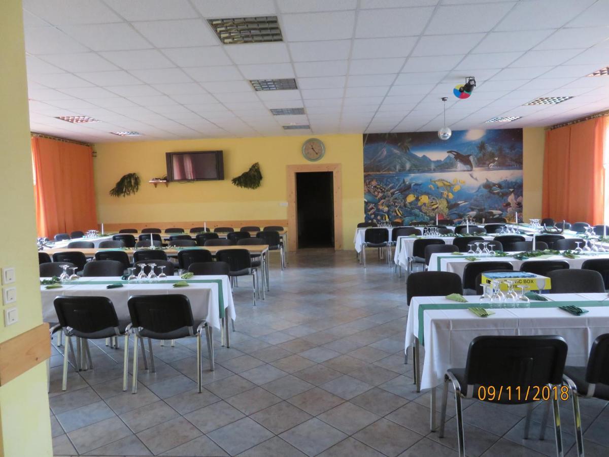 Hostel Waldhaus Am Ferienpark Mirow -Zimmer Du Wc 外观 照片