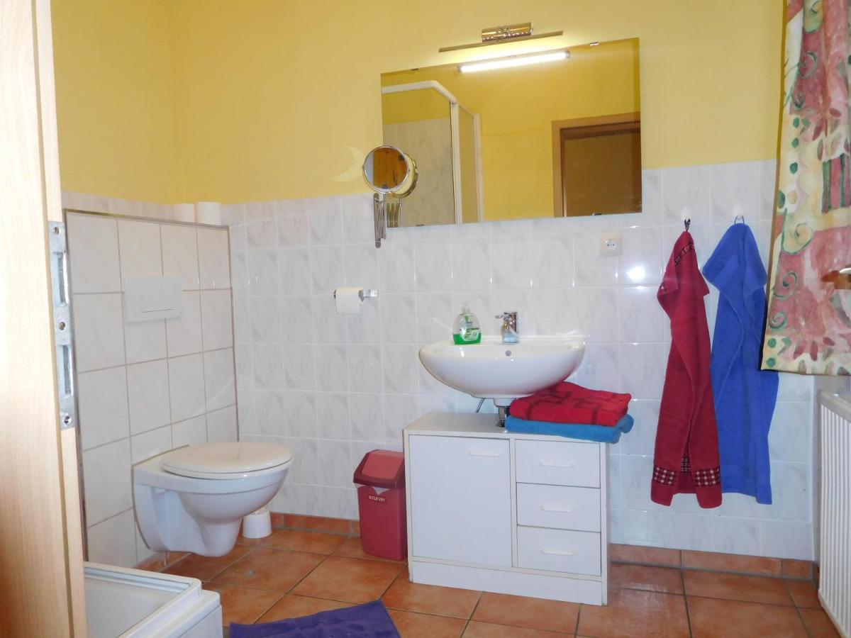 Hostel Waldhaus Am Ferienpark Mirow -Zimmer Du Wc 外观 照片