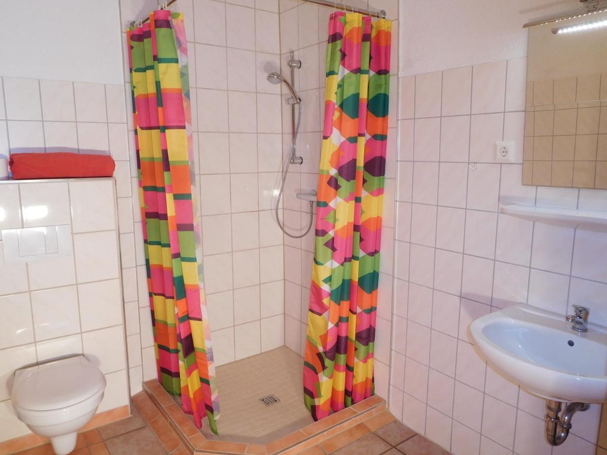 Hostel Waldhaus Am Ferienpark Mirow -Zimmer Du Wc 外观 照片